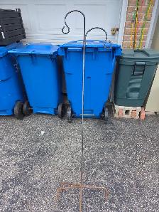 Two Hanging Flower Pot Holders Garden Metal Plants Holder