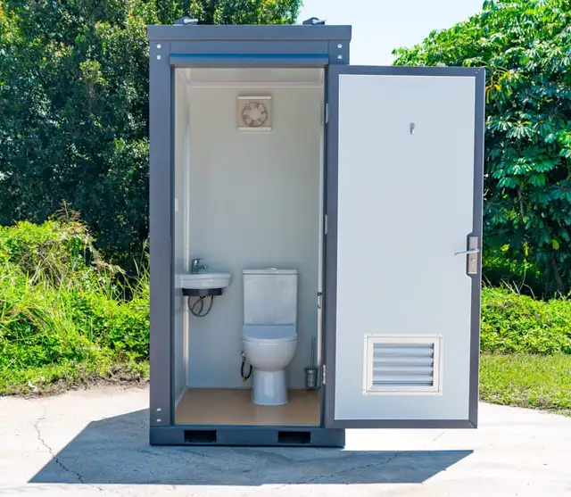 Cabine individuelle de toilettes portatives - Photo 2