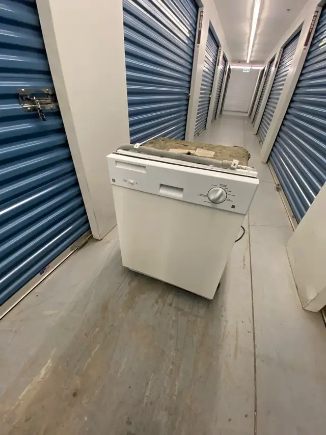 WHITE GE DISHWASHER