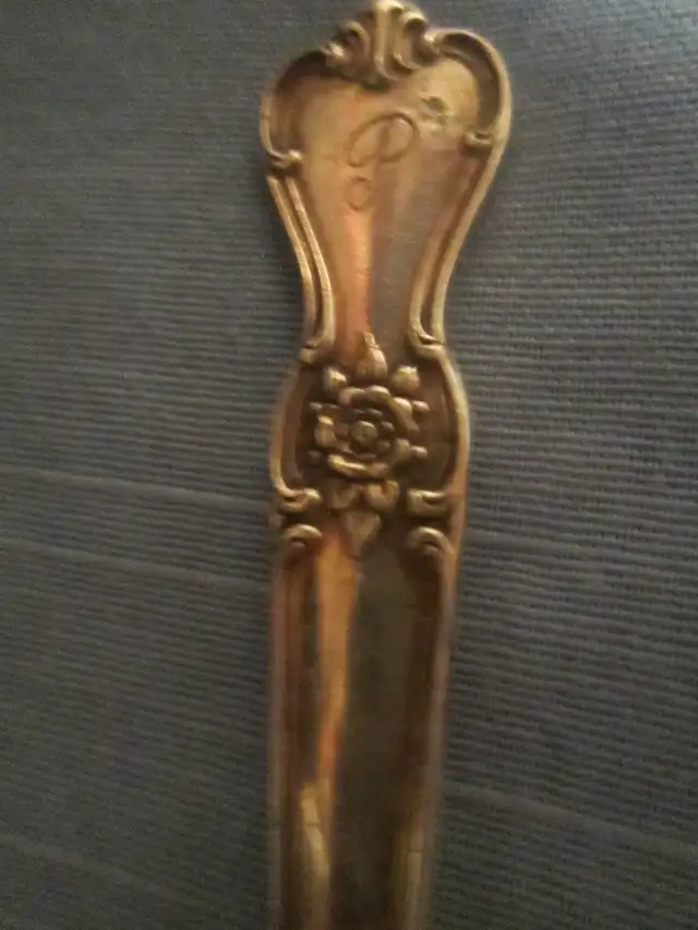 #36-121C  SIGNATURE silverware set for 4