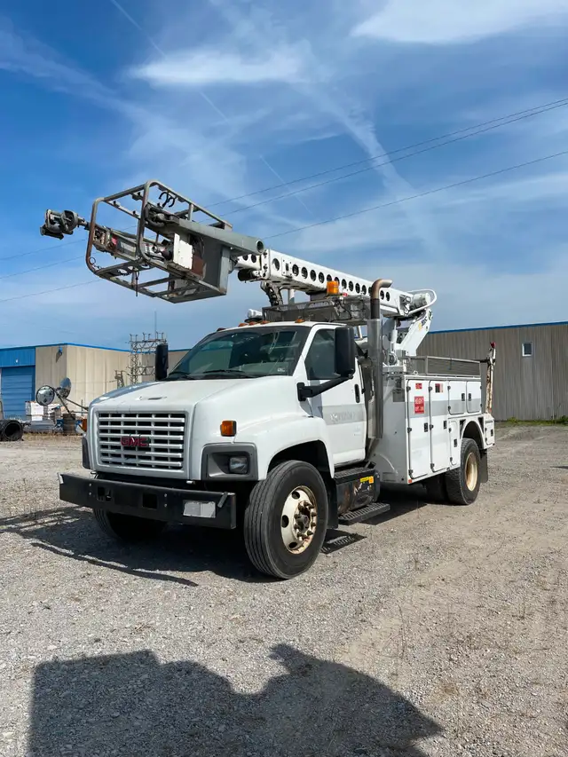 2009 GMC C8500 Altec AT40C Cable Puller - Photo 2