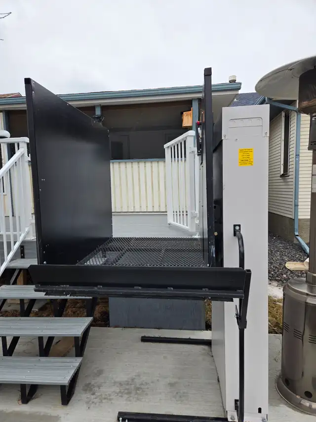 VERTICAL HOME WHEELCHAIR LIFT - Photo 5