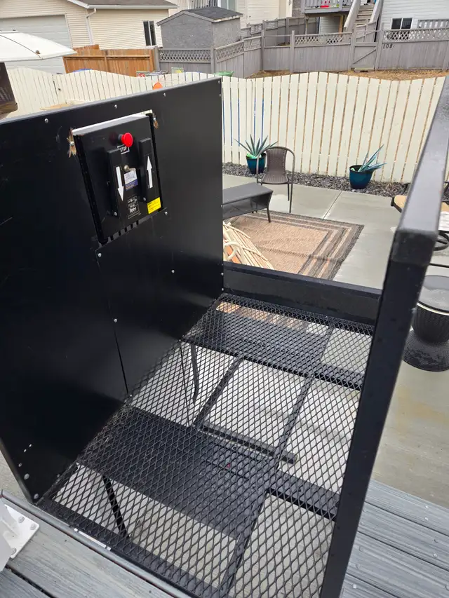 VERTICAL HOME WHEELCHAIR LIFT - Photo 6