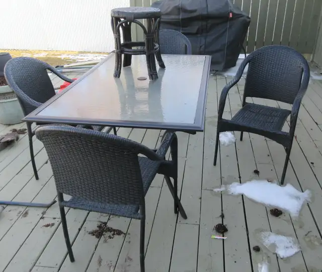 PATIO TABLE SET