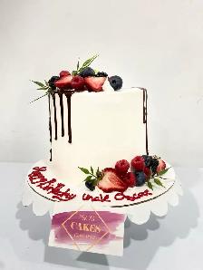 Strawberry cakes custom cakes berries cake topping - Photo 6