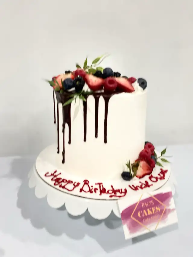 Strawberry cakes custom cakes berries cake topping - Photo 9