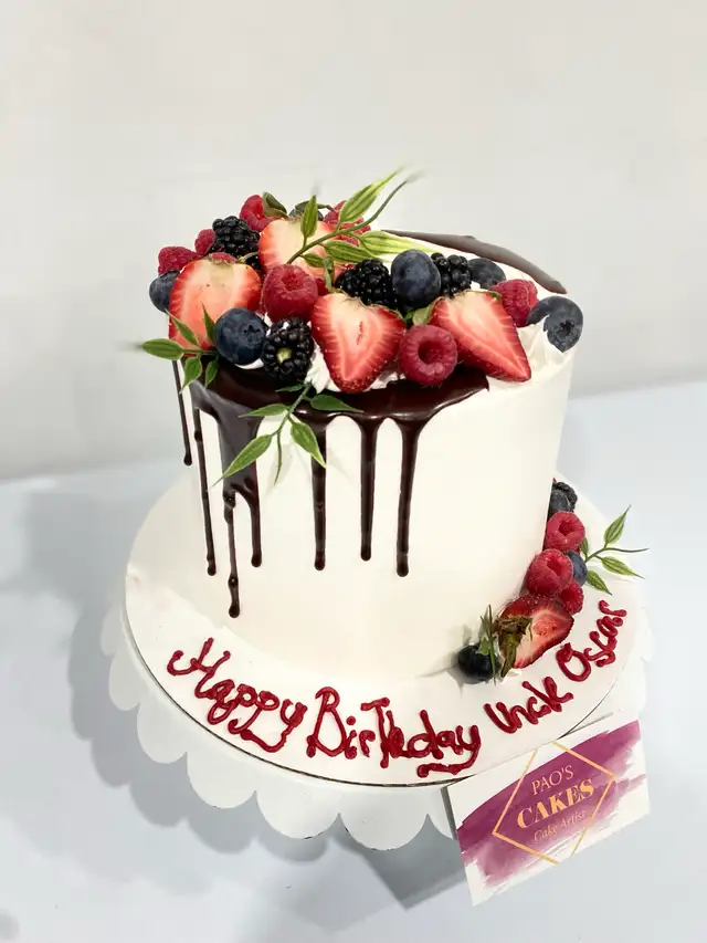 Strawberry cakes custom cakes berries cake topping - Photo 10