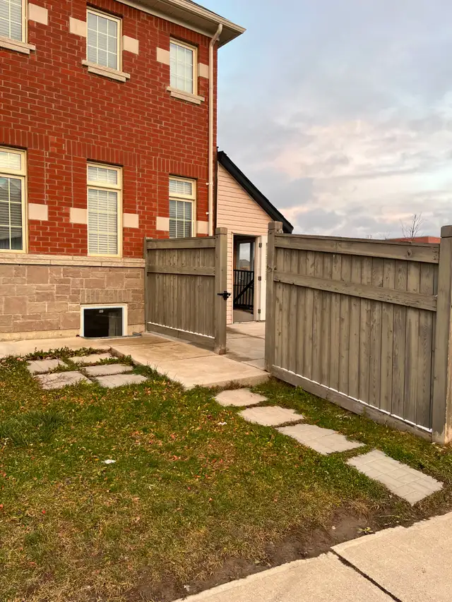Legal 2 bedrooms basement for rent Countryside & Dixie rd Brampt - Photo 3