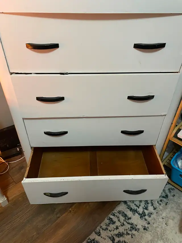 Free Dresser - Photo 2