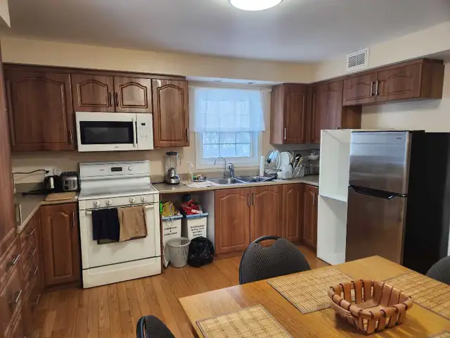 BEDROOM AVAILABLE IN WELLAND - Photo 2