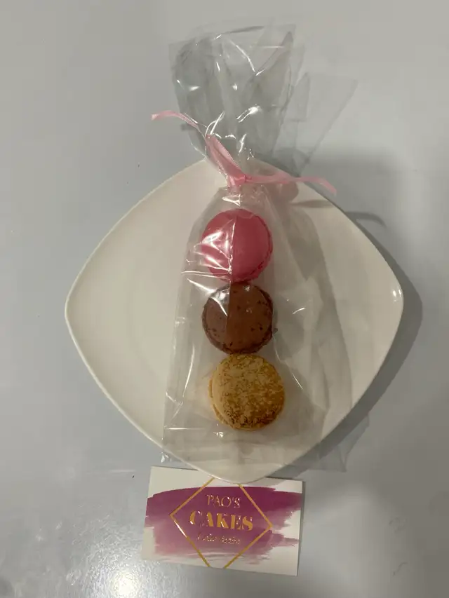 Individual macarons in packaging - Photo 2