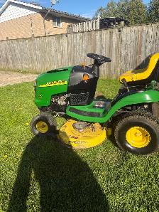 John Deere L100 riding lawnmower