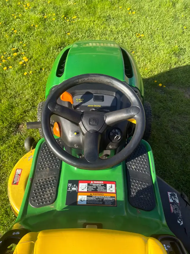 John Deere L100 riding lawnmower - Photo 5