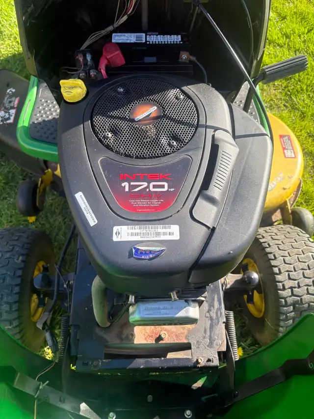 John Deere L100 riding lawnmower - Photo 6