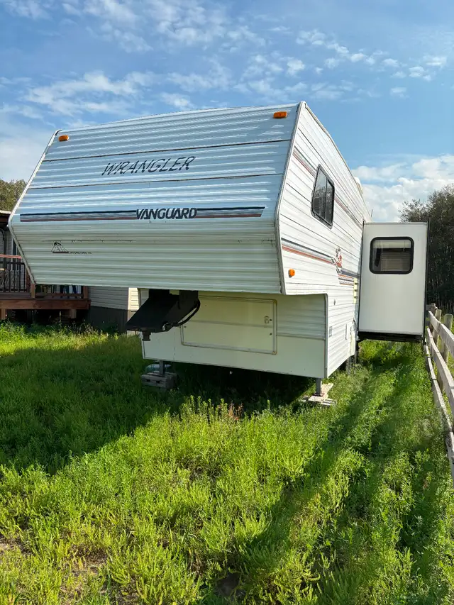 97 Vanguard 5th Wheel Camper - Photo 2