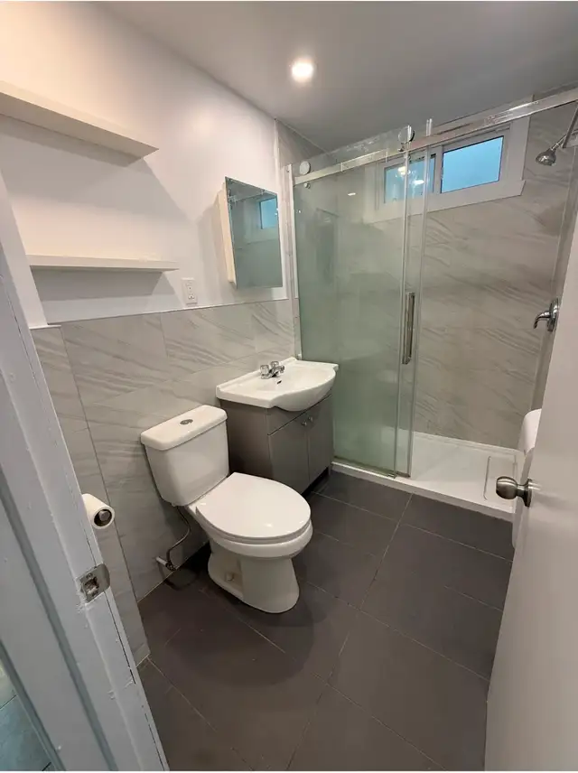 Grand logement à louer dans le secteur d'Ahuntsic. - Photo 2