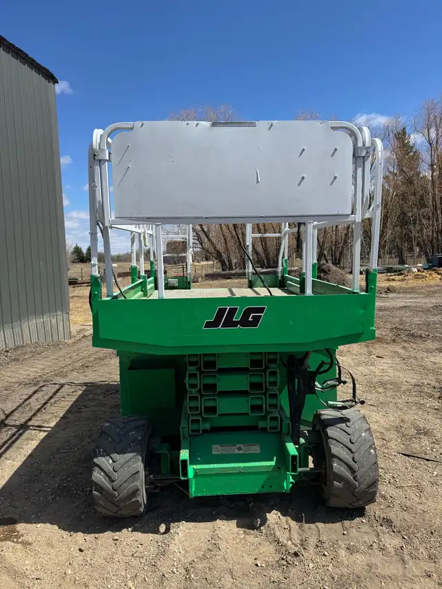 2015 JLG 26MRT SCISSOR LIFT - Photo 2