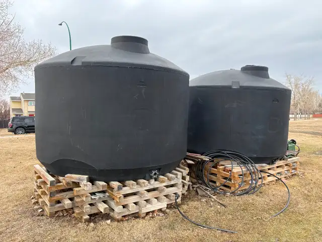 3400 gallon plastic water / liquid storage tanks - Photo 2