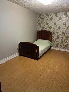 Furnished Private Room Available Immediately – UTM