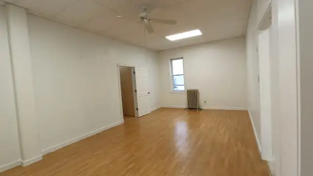 LARGE One-Bedroom SARNIA WATERFRONT AREA - Photo 3