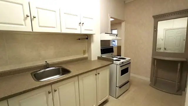 LARGE One-Bedroom SARNIA WATERFRONT AREA - Photo 4
