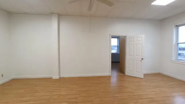 LARGE One-Bedroom SARNIA WATERFRONT AREA - Photo 8