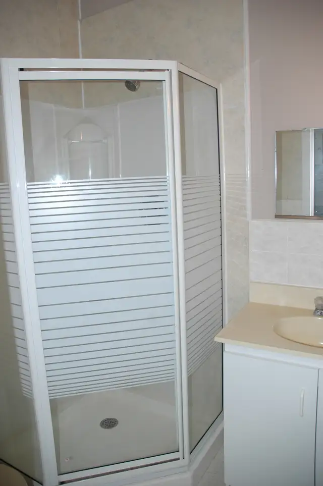 LARGE One-Bedroom SARNIA WATERFRONT AREA - Photo 10