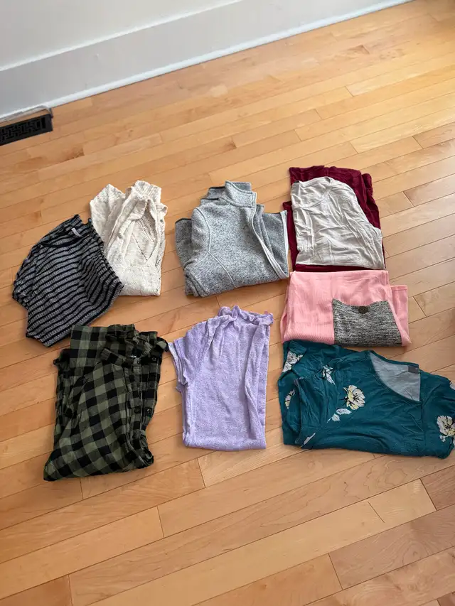 Woman’s Large & XLarge Clothing Tops, pants etc - Photo 2
