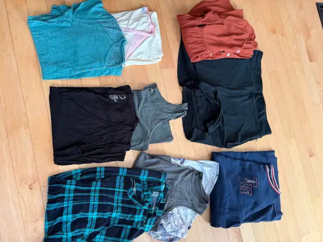 Woman’s Large & XLarge Clothing Tops, pants etc - Photo 3