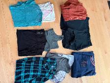 Woman’s Large & XLarge Clothing Tops, pants etc - Photo 3