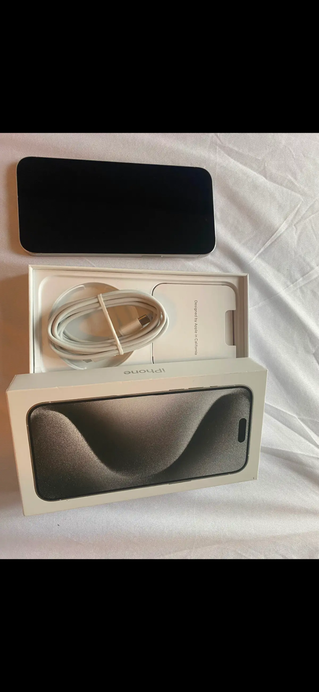 Like New - Unlocked iPhone 15 Pro Max 256GB - White Titanium