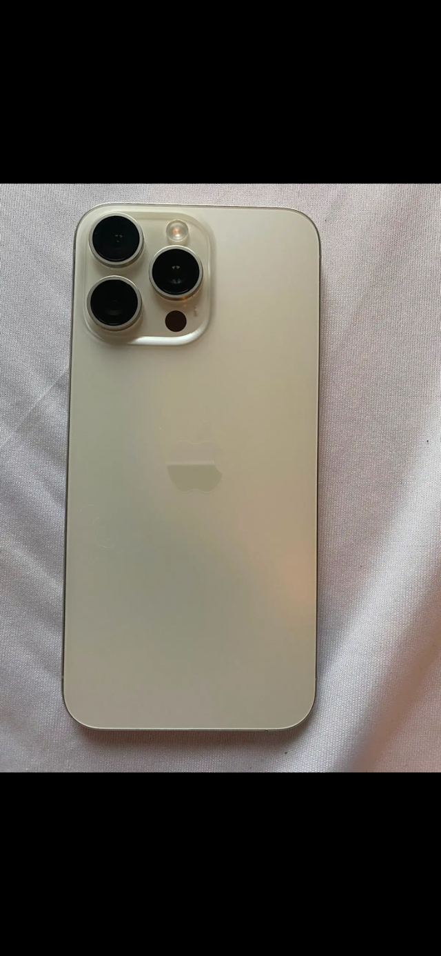 Like New - Unlocked iPhone 15 Pro Max 256GB - White Titanium - Photo 4
