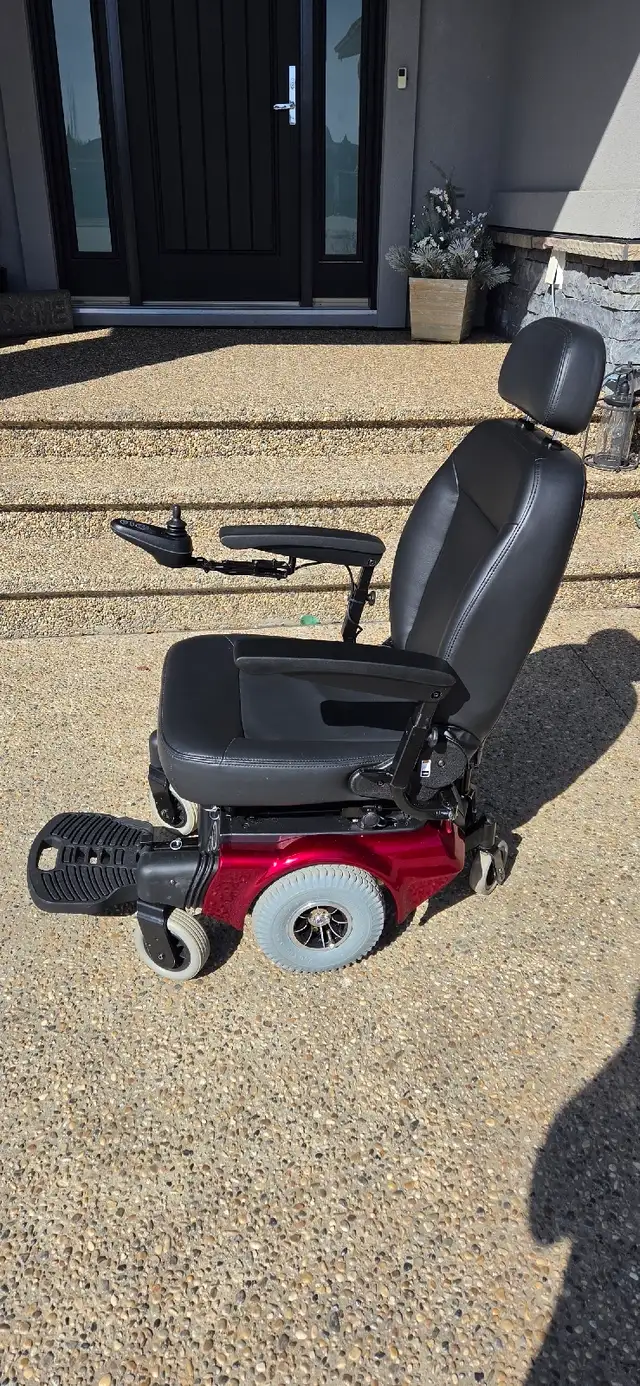 SHOPRIDER P424M MOBILITY CHAIR