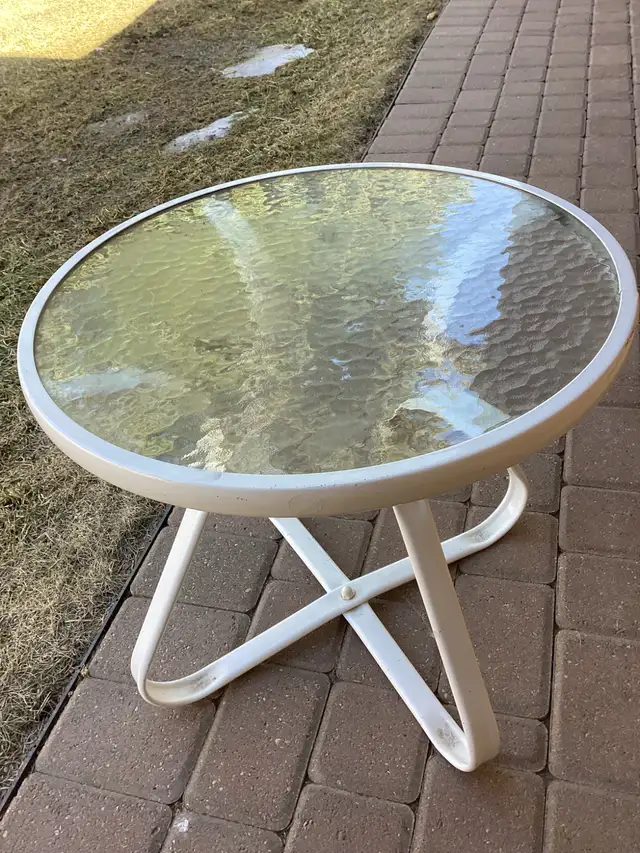Outdoor side patio table