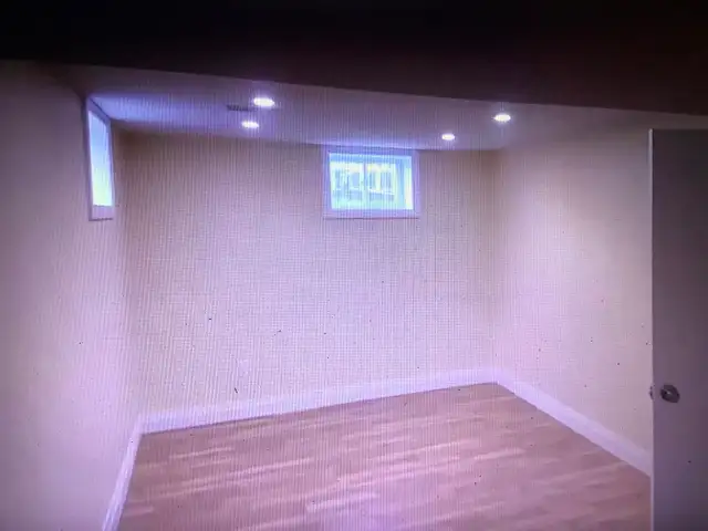 1 Bedroom Walkout basement Apartment Toronto, utilities included - Photo 5