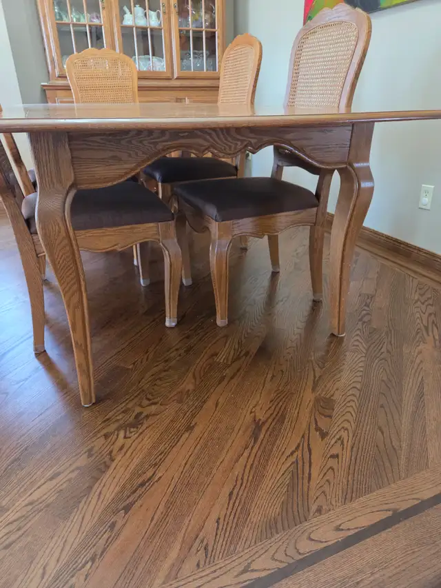 8 Person Oak Dinning Table with Chairs For Sale! - Photo 4