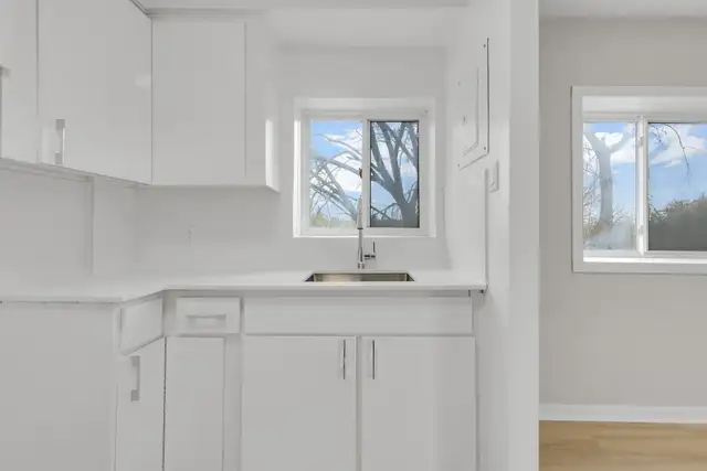 4 1/2 Laval (Chomedey)– Bord de l’eau & Rénové (40) - Photo 4
