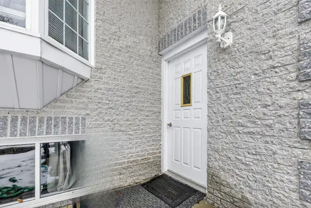45 Assiniboine #1: 2 Bedroom (Nepean, Ottawa) - Photo 2