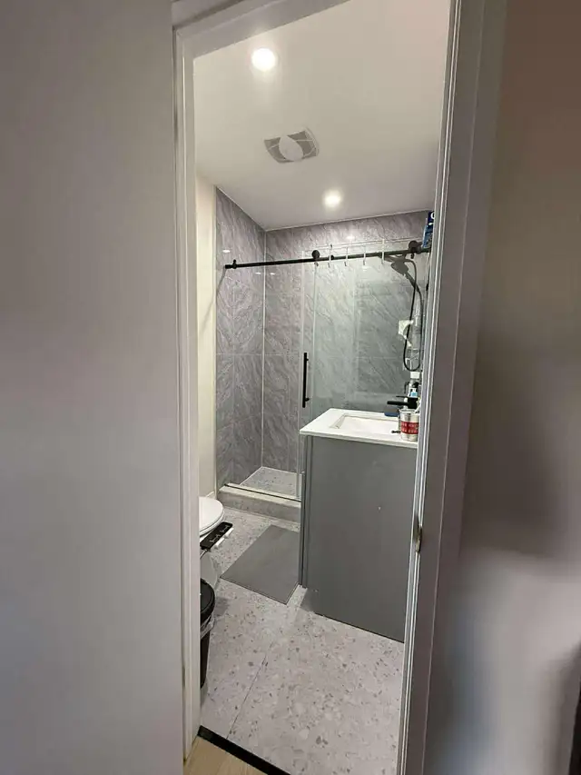 main floor for rent - Photo 10