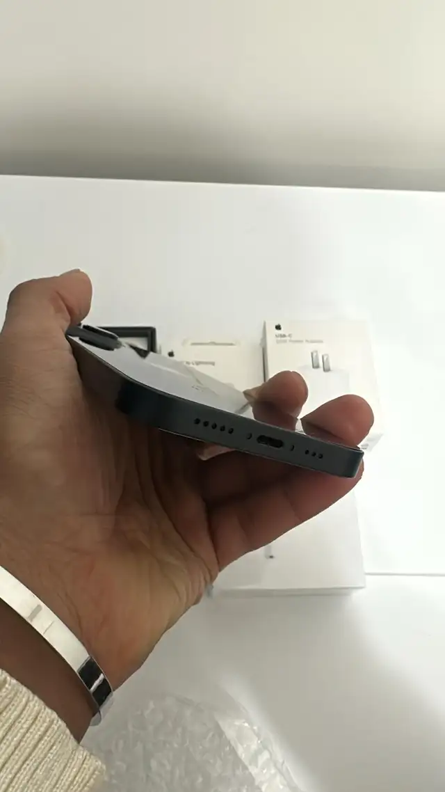 iPhone 13 128gb Airpods/Fast Charger/Delivery - Photo 2