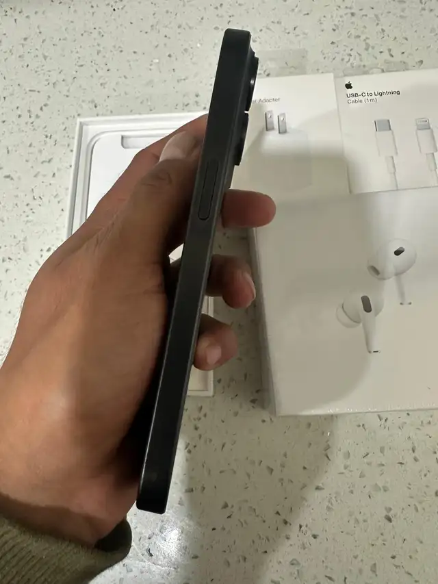 iPhone 15 Pro 128gb 80% batteryAirpods/Fast Charger/Delivery - Photo 4