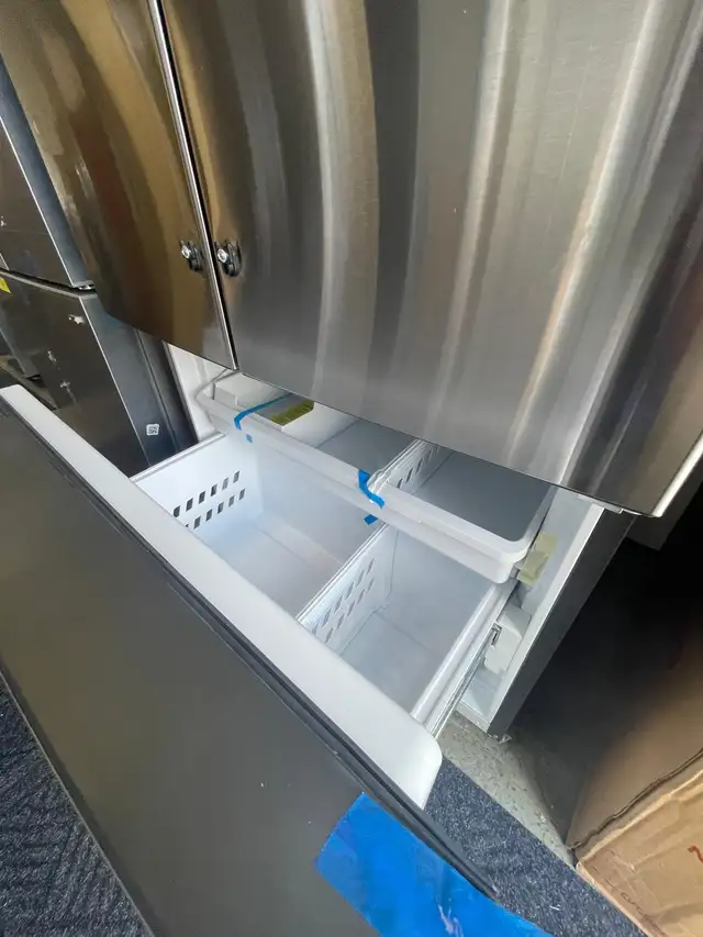 NEW 36" GE French Door Fridge (27.0 Cu.Ft) Interior Water & Ice) - Photo 5