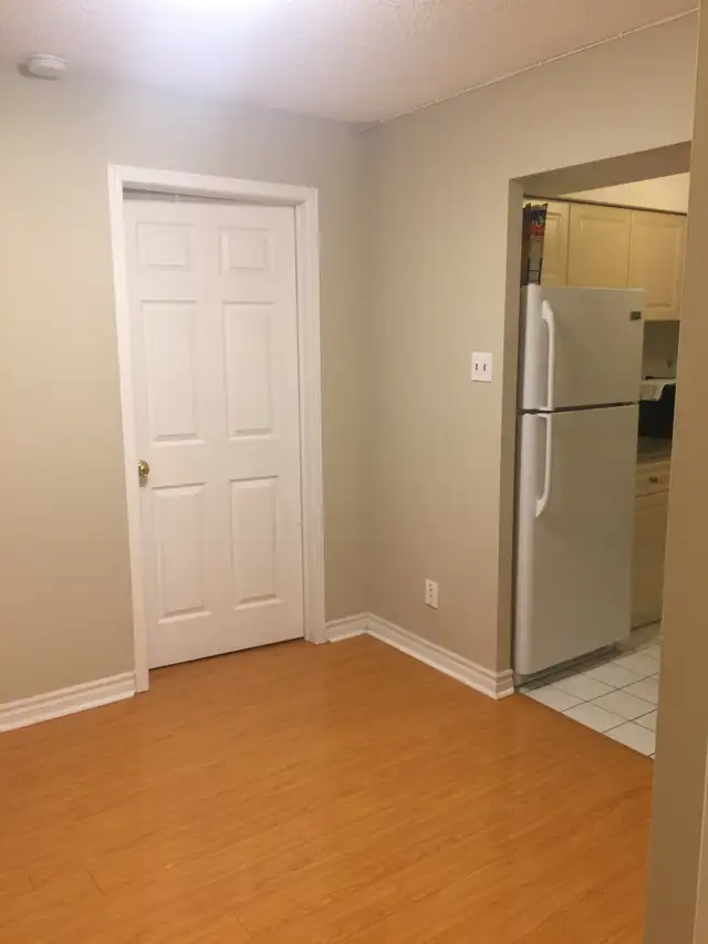 Large Furnished Room in Two Bedroom Suite Downtown Toronto - Photo 6