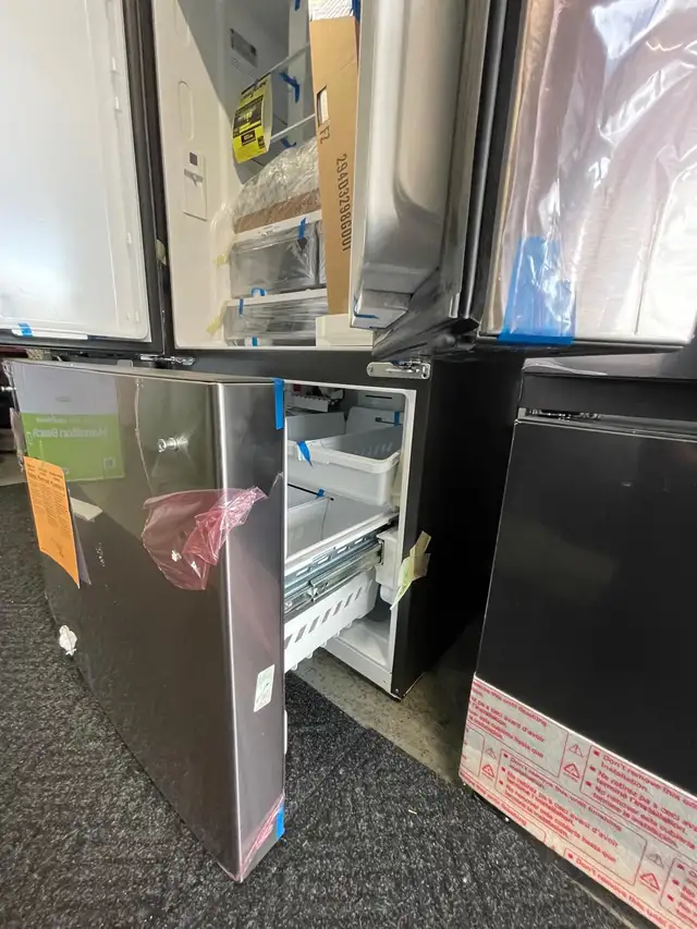 NEW 36" GE Fridge (Internal Ice & Water Dispenser) 27 Cu.Ft - Photo 6