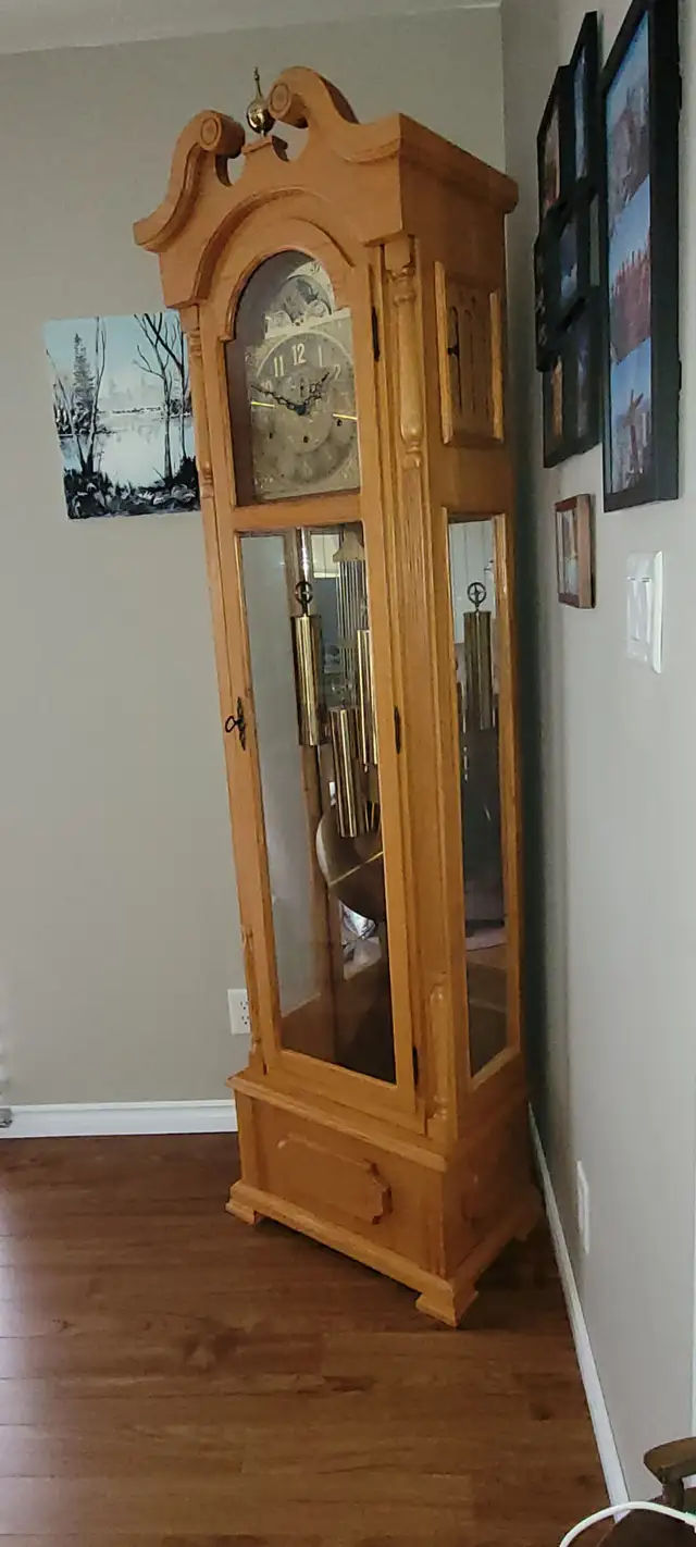 Grandfather Clock - Photo 2