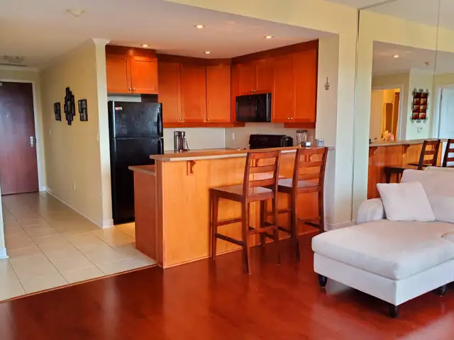 Beautiful 1 Bedroom Condo with Parking Available Immediately! - Photo 3