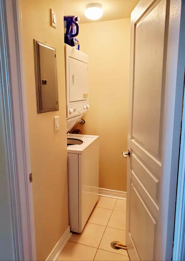 Beautiful 1 Bedroom Condo with Parking Available Immediately! - Photo 8