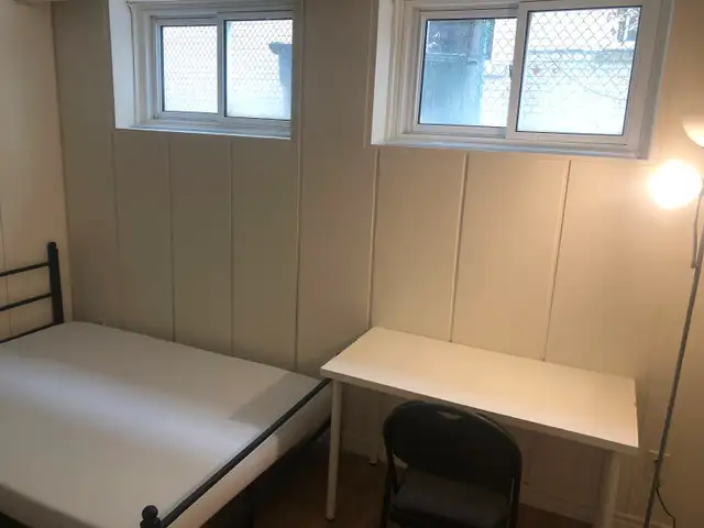VERY BRIGHT ROOM FULLY RENOVATED NORTH YORK BATHURST/STEELES - Photo 3