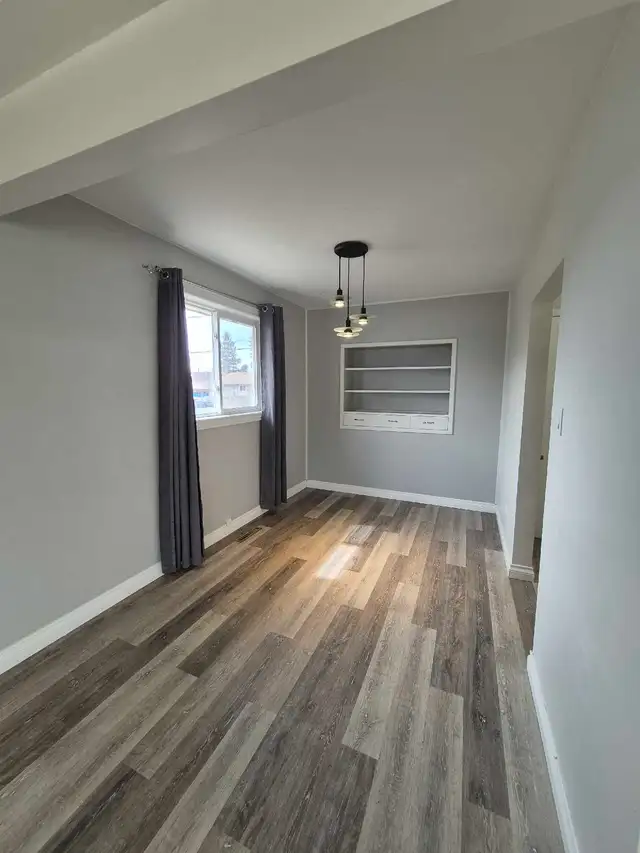 3 Bedroom, 1 Bathroom Main Floor Unit - Photo 4