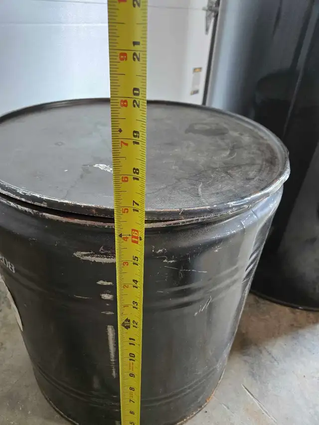 Metal Barrels - Photo 3
